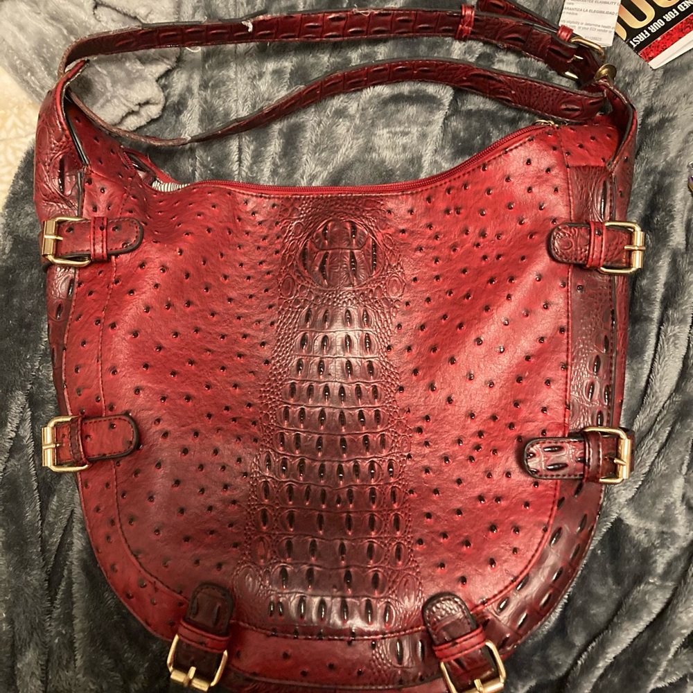 Woman’s faux Crocodile skin shoulder purse in maroon! No brand